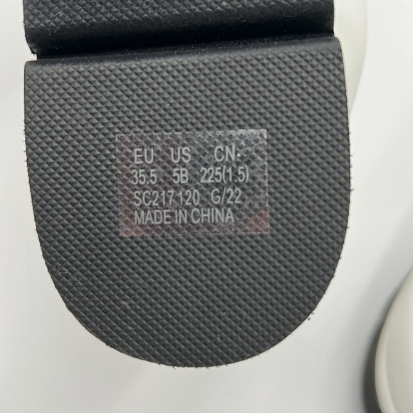 🪽New Woman’s STUART WEITZMAN Polar Lug Boots NWOB - Picture 7 of 10